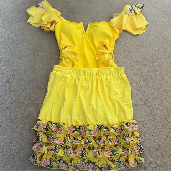 Trendy Yellow Floral Cutout Bathing Suit Set - Picture 11 of 11